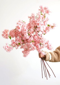 6 Rami <span class=keywords><strong>di</strong></span> Fiori <span class=keywords><strong>di</strong></span> Ciliegio Artificiali, Composizione Floreale Alta in Seta per Decorazioni Casa e Centrotavola Matrimonio (Rosa) - Product Image 3