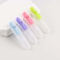 Tube inhalateur nasal multicolore en forme de visage souriant, flacon vide en plastique PP avec mèche pour l'aromathérapie, les huiles essentielles et les parfums