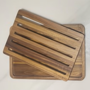 Juego de Tabla de Cortar de Madera de Hierro y Recolector de Migas - Product Image 1