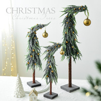 Árbol de Navidad de PE flocado de 36-60 cm con diseño curvo único y campanas rojas, decoración de mesa navideña, adorno colgante boutique para festividades.