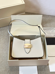 Fabrikanten passen Irina Kaptelova dameshandtassen aan voor winkelen, mode en bijpassende tassen - Product Image 2