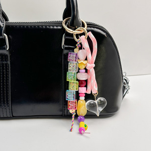 Llavero de resina con forma de corazón 2026, colgante colorido con letras para bolso, estilo europeo y americano, venta al por mayor para Instagram - Product Image 3