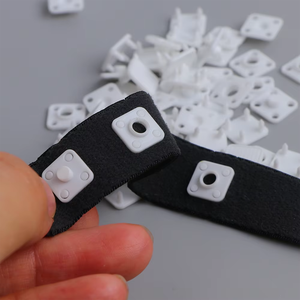 Botones a Presión Cuadrados de Plástico No Conductivos a Precio de Fábrica como Accesorio para Prendas de Vestir y Ropa de Trabajo - Product Image 3