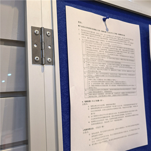 Văn phòng treo tường có thể khóa bảng thông báo lớp học Acrylic cửa màu xanh vải Showcase trong nhà bảng thông báo với khóa - Product Image 3