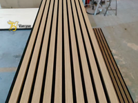 Panneaux muraux acoustiques modernes en MDF à lattes avec design 3D, écologiques pour hôtels et appartements