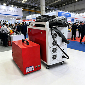 Machine de soudage au laser à fibre portative de petite taille de 1500 W avec refroidissement par air et équipement de découpe, mini soudeuse au laser portable pour métaux - Product Image 6