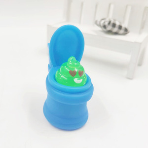 Jouet amusant anti-stress en PVC coloré en forme de mini-crotte pour garçons et filles - Product Image 4