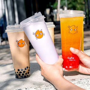 Gobelets carrés personnalisés écologiques à paroi simple de 16 oz et 24 oz, transparents, pour café, bubble tea, smoothie, en plastique PET avec couvercle à bec verseur - Product Image 1
