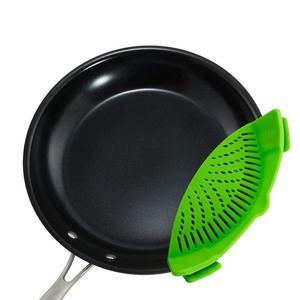Passoire à pâtes portable en silicone résistante à la chaleur, égouttoir de cuisine à drainage rapide, filtre à aliments facile à clipser sur la casserole - Product Image 3