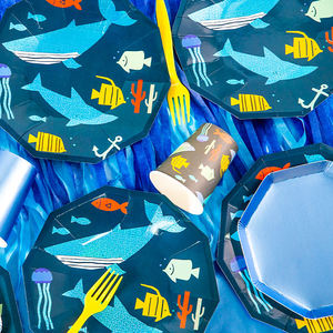 Paquete de platos de papel de eliminación de estilo moderno de 9 pulgadas con tema CMYK 9 para decoraciones de fiesta y vacaciones de cumpleaños - Product Image 2