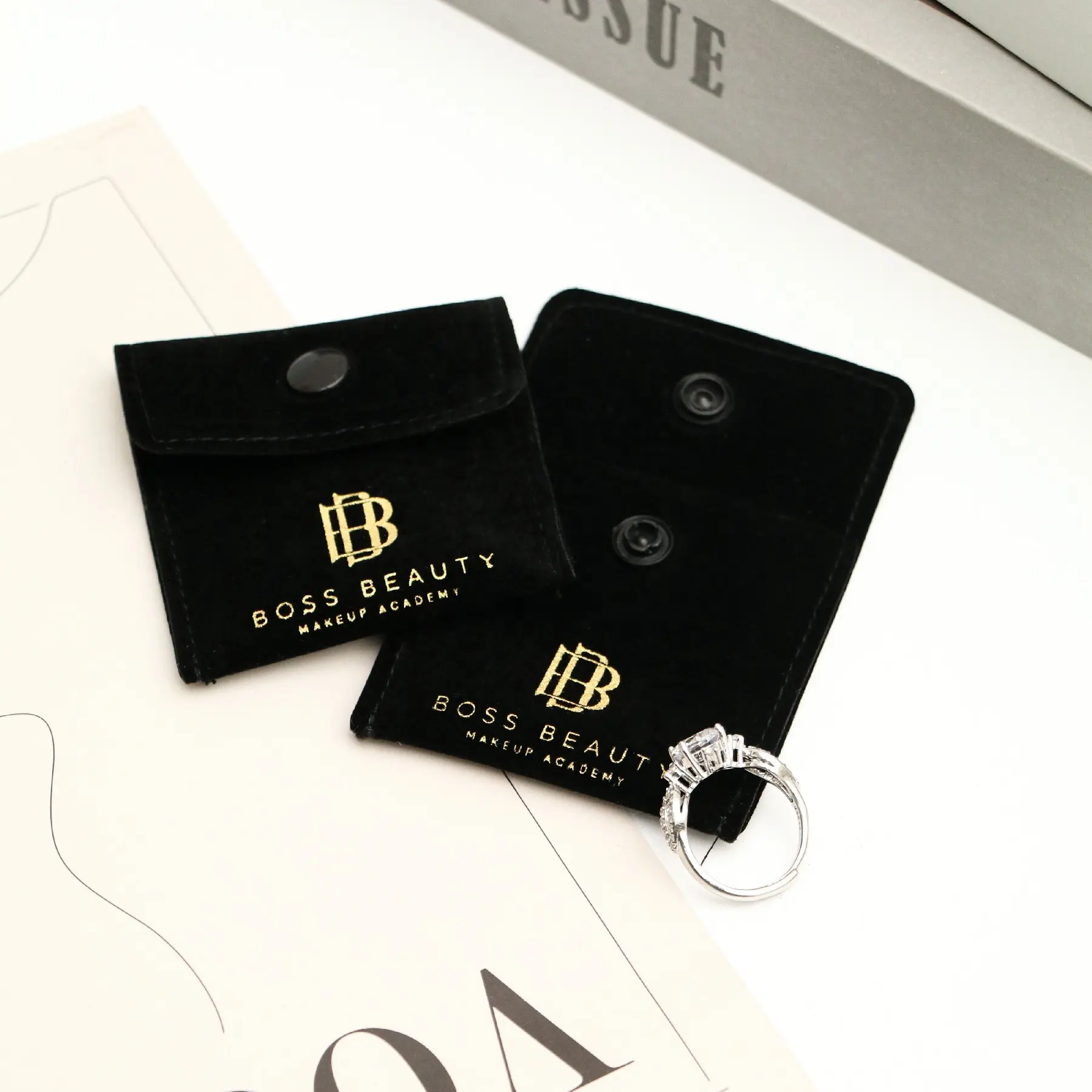 Маленький черный бархатный мини-мешочек с логотипом из золотой фольги для ювелирных изделий, ожерелий, сережек, колец, упаковка для хранения, сумка-конверт с кнопкой