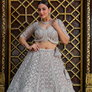 Exclusivo Lehenga Choli de Diseñador con Bordado de Lentejuelas y Diamantes para Damas de Honor, Ropa de Boda - Product Image 2