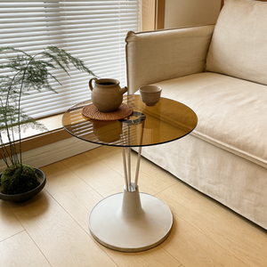 Elegante Mesa de Centro Moderna Mocha Orbit con Base Esculpida y Redonda de Vidrio Templado Tintado en Ámbar - Product Image 4