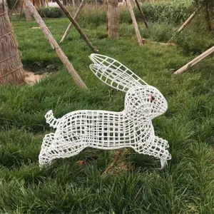 Grande scultura da giardino in metallo con filo cavo di coniglio da esterno