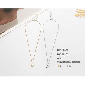 Collana con Ciondolo a Forma di Lettera V con Diamante Angelina, Catena Minimalista in Acciaio Inossidabile, Unisex per Uso Quotidiano - Product Image 3