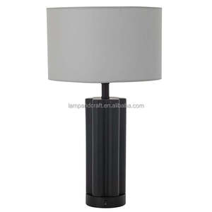 Lámpara de Mesa de Metal Roja con 2 Tomas de Corriente en la Base para Decoración del Hogar, Dormitorio, Vestíbulo de Hotel, Habitación de Hotel - Product Image 4