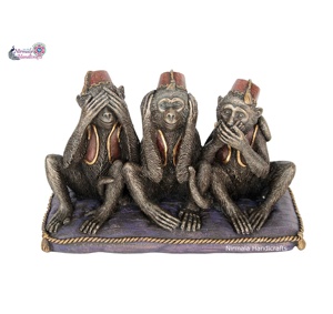 Nirmala Handicrafts - Estatua de Tres Monos de Resina de Poliéster de Mahatma Gandhi, Hecha a Mano en Rajasthan, Regalo para Diwali, Cumpleaños, Boda - Product Image 1