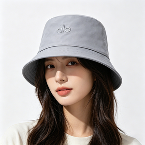 Chapeau Bob Unisexe Gris avec Logo Brodé en 3D - Protection UV UPF 50+ pour Voyages et Activités de Plein Air (Style Image) - Product Image 1
