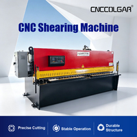 Cisaille à tôle rouge et noire 6x3200 avec commande numérique automatique CNC Colgar, certifiée CE pour la fabrication industrielle