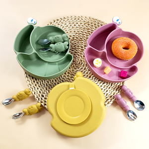 Assiette <span class=keywords><strong>à</strong></span> compartiments <span class=keywords><strong>en</strong></span> silicone de qualité alimentaire pour tout-petits avec ventouse puissante, et ensemble fourchette et cuillère <span class=keywords><strong>en</strong></span> acier inoxydable <span class=keywords><strong>à</strong></span> manche court - Product Image 2