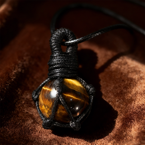 Vente en gros de pendentifs en œil de tigre jaune tissé, petits, élégants, bijoux bohèmes, adaptés à la Saint-Valentin, pour hommes et femmes - Product Image 3