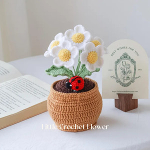 Crocheted 5-Head Daisy Ladybug Potted Plant Knit Hecho a mano Potted Knitted Crochet Plant Crochet Daisy Flower Regalos de Navidad - Product Image 4