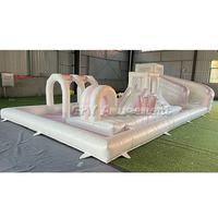 Parc de jeux gonflable intérieur/extérieur blanc pastel, parcours d'obstacles gonflable, aire de jeux aquatique gonflable
