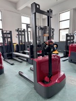 Offre Spéciale Worui : Chariot Élévateur Électrique à Piles au Plomb, Pneus en Polyuréthane, Déplaceur Latéral Électrique, 3 mètres