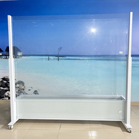 Rampe en verre rétractable personnalisable par le fabricant avec jardinières, utilisée pour les restaurants/cafés en plein air