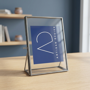Ensemble de 2 cadres photo design artisanal, cadres photo de table en métal et verre avec finition grise, forme portrait - Product Image 1