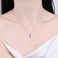 Collier Chrétien en Argent Sterling 925 avec Perles d'Eau Douce, Perles Coquillages Géométriques, Chinoiserie Haut de Gamme, Moissanite et Plaqué Rhodium