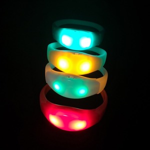 Pulsera LED Activada por Sonido y Música, Regalos Promocionales con Certificado CE para Fiestas y Bodas, Pedido Mínimo 100 Piezas - Product Image 6