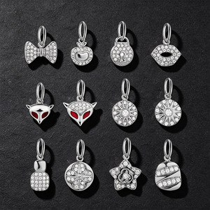 Galerie d'icônes Iced Out |   Pendentif en acier inoxydable avec breloque en zircon, motif ours, cœur, cygne, guitare |   Imperméable, hypoallergénique et résistant au ternissement - Product Image 4
