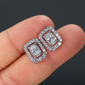 Boucles d'oreilles clous carrées ajourées en zircon pour femme, bijoux de mode géométriques minimalistes - Product Image 2