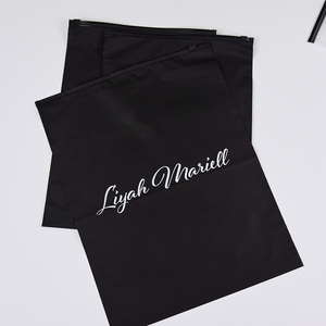 Custodia ecologica in plastica con Zip nera stampata personalizzata per confezione di abbigliamento per T-Shirt con borse con cerniera smerigliata nera - Product Image 4