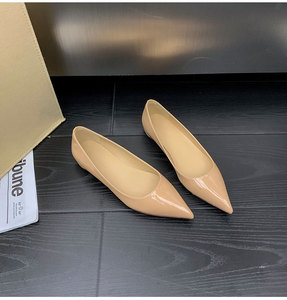 Scarpe singole 2024 primavera banchetto a bocca bassa da donna pendolarismo scarpe basse a punta nude con fondo rosso di fascia alta di grandi dimensioni - Product Image 1