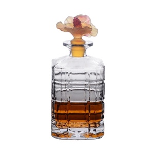 Decantador de Perfume de Cristal Bohemia de Lujo, Hecho a Mano, con Tapones de Flores, 750 ml - Product Image 1