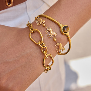 Bracelet porte-bonheur en forme de cheval, plaqué or 18 carats, acier inoxydable, bijoux unisexes, à porter au quotidien - Product Image 2