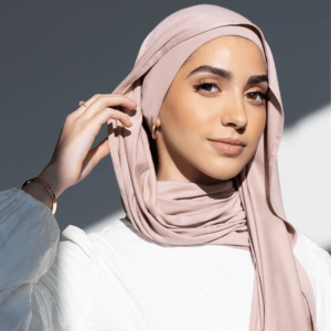 通気性ジャージーヒジャーブセットマッチングカラー無地イスラム教徒女性ショールダブルステッチエッジコットンジャージーヒジャブインナーキャップ付き - Product Image 1