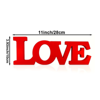 1 pièce, centre de table en bois rouge avec inscription LOVE. Le design 3D transmet la passion, parfait pour les dîners de la Saint-Valentin, les douces confessions