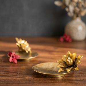 Assiette décorative en forme de fleur dorée, en métal fait main, design moderne pour la décoration de table de mariage - Product Image 2
