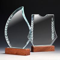 Plaque de reconnaissance des employés brillants k9 cristal artisanat personnalisé laser 3d gravure flamme cristal trophée prix blanc avec base en bois