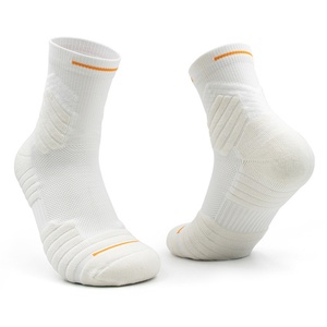 Chaussettes de football pour hommes de haute qualité, antidérapantes, en coton et bambou, respirantes, logo personnalisé, service OEM, antibactériennes, séchage rapide - Product Image 5