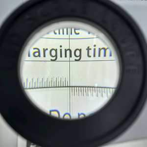 ग्लास लेंस सामग्री के साथ ठीक अवलोकन के लिए दोहरी सफेद और बैंगनी रोशनी डिजिटल मैग्निफायर क्रॉस स्केल डिजाइन - Product Image 2