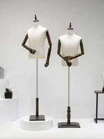 Mannequin demi-corps pour costumes pour hommes dans les magasins de vêtements pour hommes, présentoir pour mannequins
