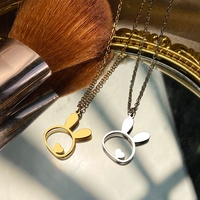 Vente en gros Pendentif en forme de lapin en acier inoxydable Collier à maillons plaqué or avec petit cœur pour hommes et femmes