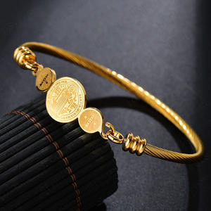 Bracelet religieux populaire en acier inoxydable simple catholique jésus ouverture de carte ronde femmes hommes bracelet cadeau de noël - Product Image 2