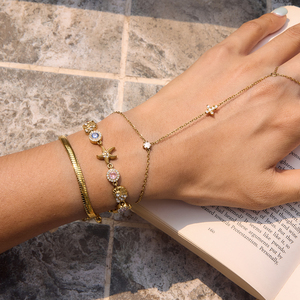 J&D Jewelry - Brazalete de Cadena para Dedo <span class=keywords><strong>con</strong></span> Cruz de Circonia Blanca Chapada en Oro de 18K, Joyería de Acero Inoxidable Resistente al Agua para Mujer - Product Image 4