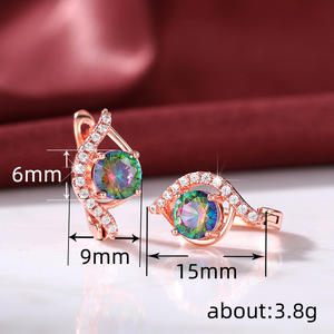 Pendientes Huggie E2773 en Oro Rosa con Cristal en Forma de Gota y Diamantes de Imitación Redondos con Corte Brillante y Engaste de Garra, Joyería de Moda para Fiesta para Mujer - Product Image 6