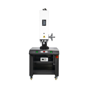 Soudeuse plastique 20k 3000w pour découpe alimentaire avec verrouillage automatique de la fréquence et conception de type table - Product Image 3